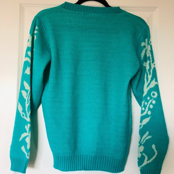 Turquoise sweater, very simple - Picture 2 of 4